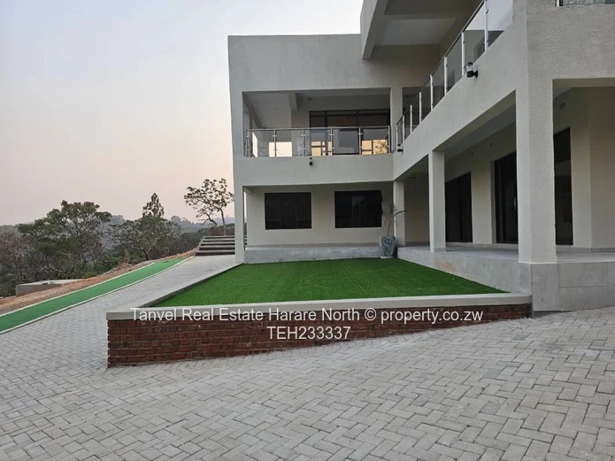 **For Sale: Exquisite 4-Bedroomed  Luxury Home in Folyjon, Glen Lorne.Deeds