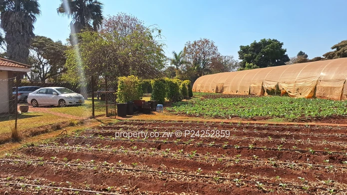 Helensvale, Off Domboshava Road 395K