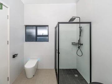 4 Bedroom Garden Flat