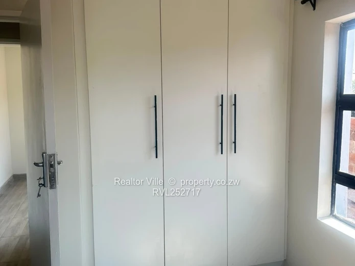 Modern 3-Bed Garden Flat Westgate — Borehole & Built-ins