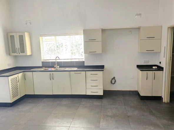 3 Bedroom Flat & Apartment