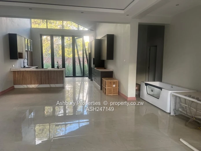 Bright 4-Bed Monavale Flat — Tiled, Fitted Kitchen, 24hr Security