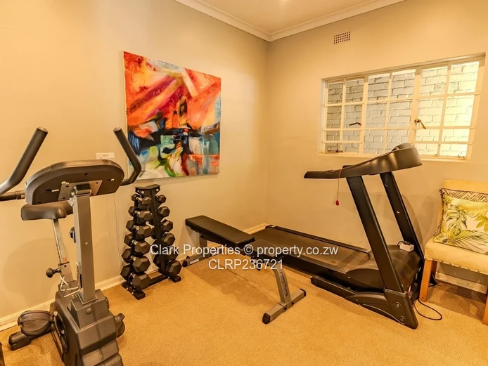 Elegant 5 Bedroom Guest Lodge/Family Retreat.