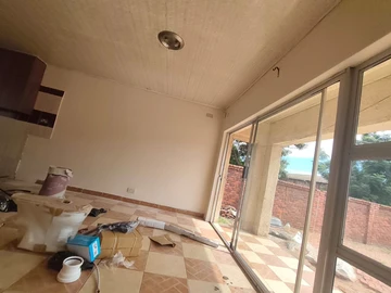 2 Bedroom Flat & Apartment