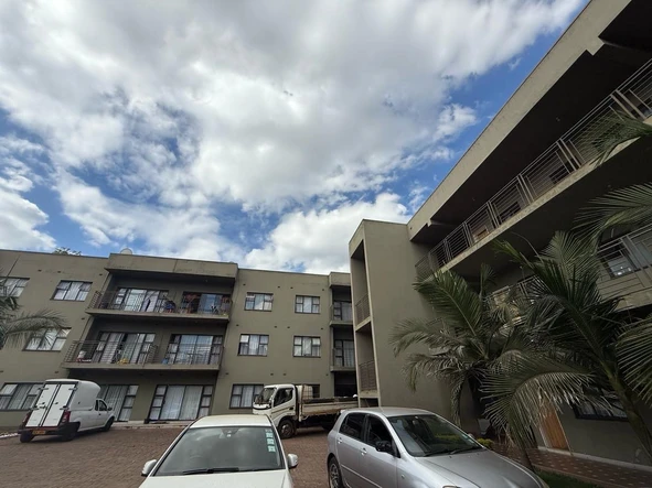 2 Bedroom Flat & Apartment