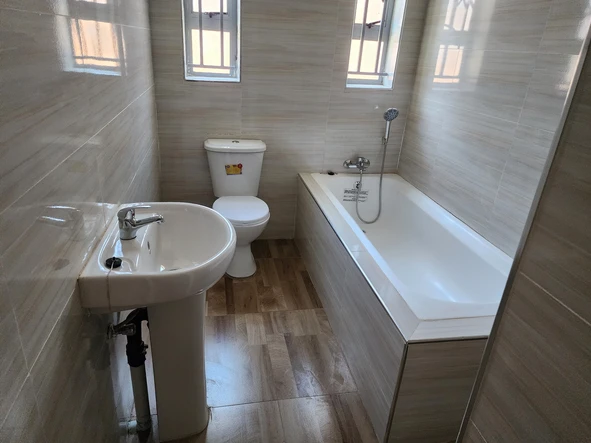 2 Bedroom Flat & Apartment