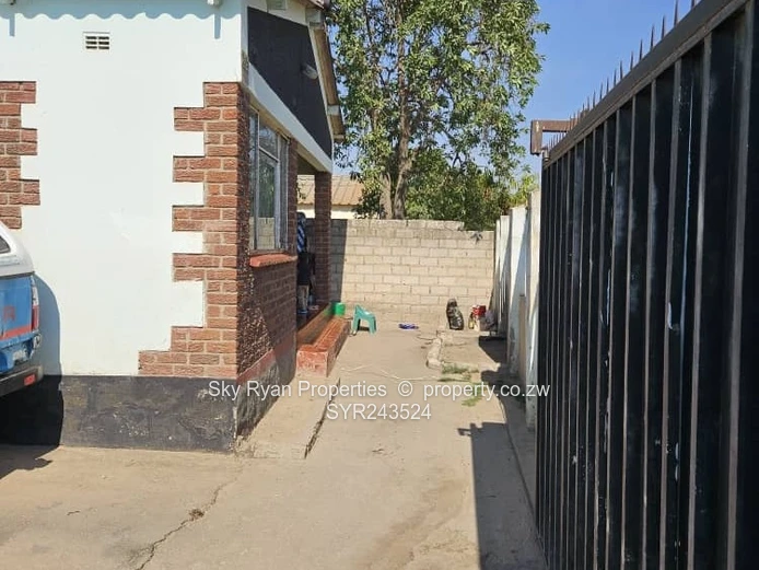 Chitungwiza Unit C Property For Sale