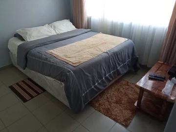 Fully furnished bachelors flat to rent available 1 May 2025