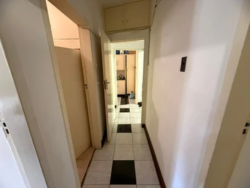 2 Bedroom Flat & Apartment
