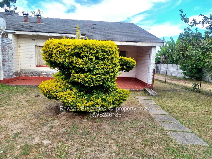 Reduced To Go!!! Marondera Cbd Garden Flat For Sale