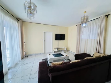2 Bedroom Flat & Apartment