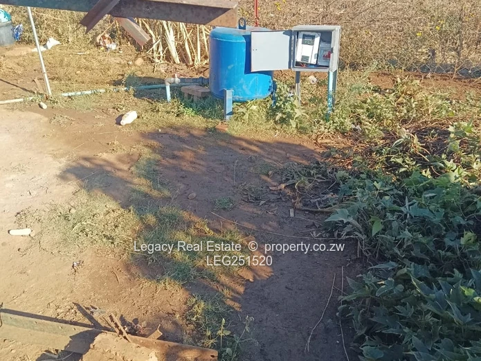 Spacious 3-Bed Home on 2500m² with Borehole — Knowe