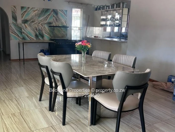 Selbourne Park: 4-Bed Home with Pool on 2500m²