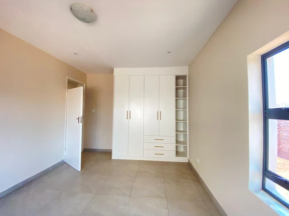 4 Bedroom Flat & Apartment