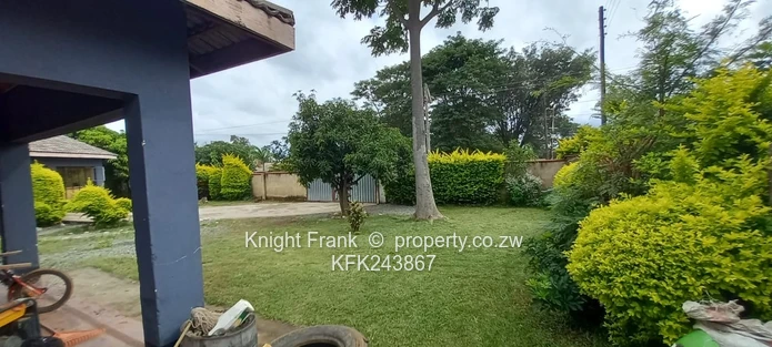 Walled 6-Bed Home with Verandah & Garden — Msasa Park