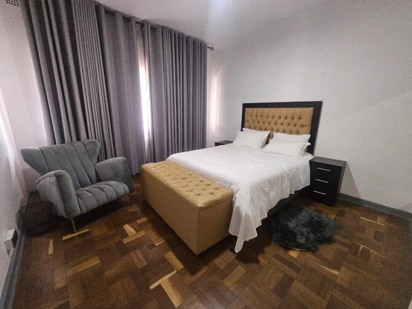 2 Bedroom Flat & Apartment