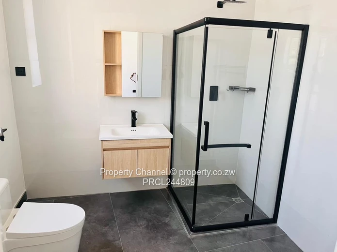 Modern 2-Bed Strathaven Apartment with Pool & Borehole