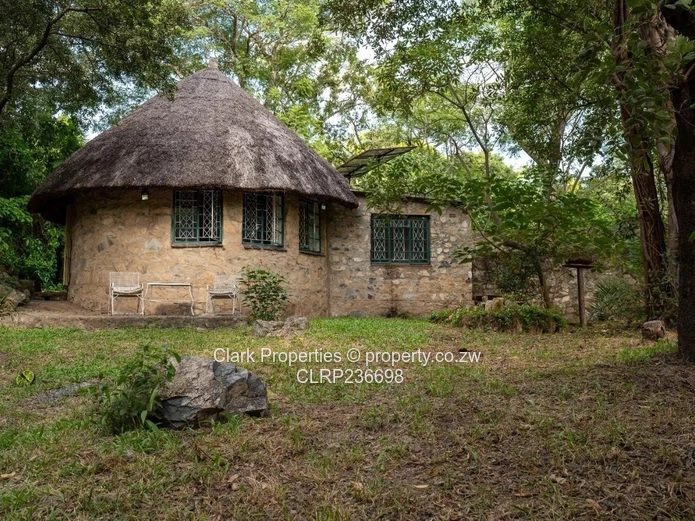 Charming Rondavel Cottage For Rent In Monavale