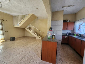 2 Bedroom Flat & Apartment