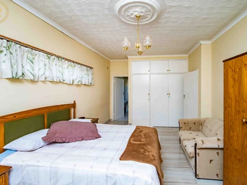 3 Bedroom Flat & Apartment