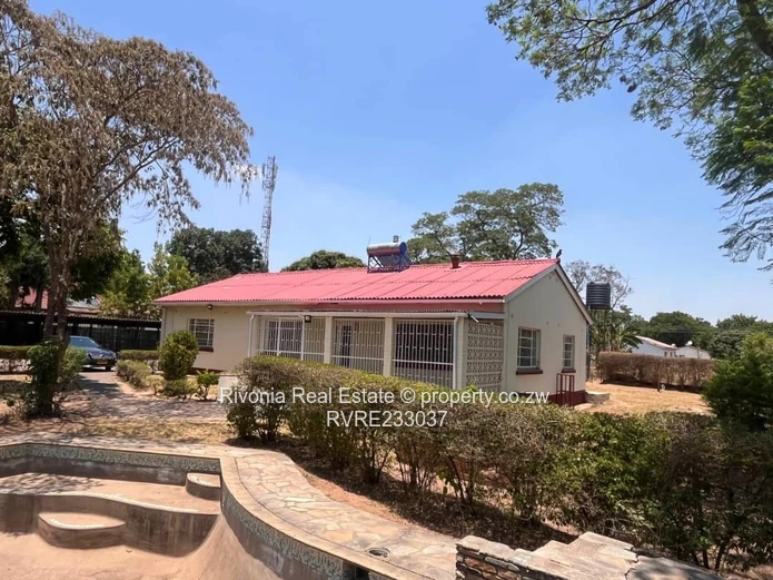 Charming house large land ideal for redevelopment 