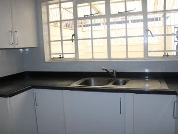 2 Bedroom Flat & Apartment