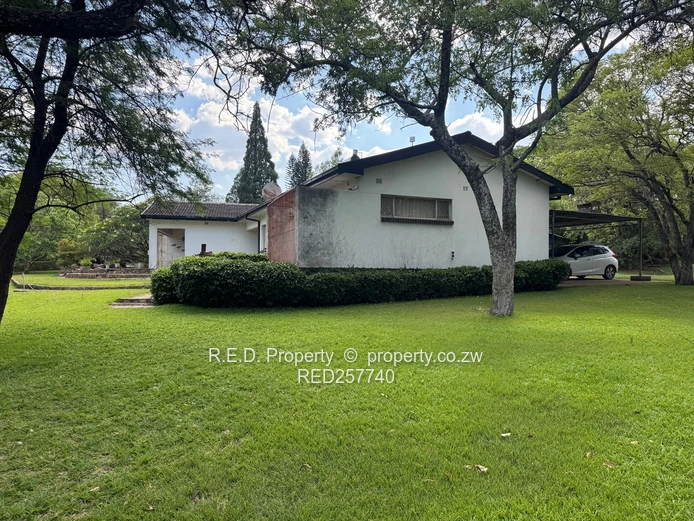 A Home With Generous Grounds In Burnside