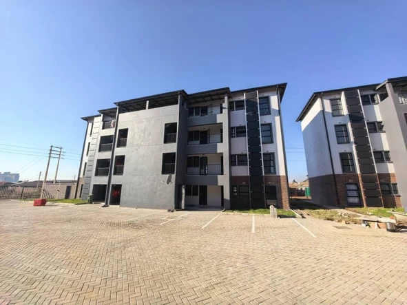 2 Bedroom Flat & Apartment