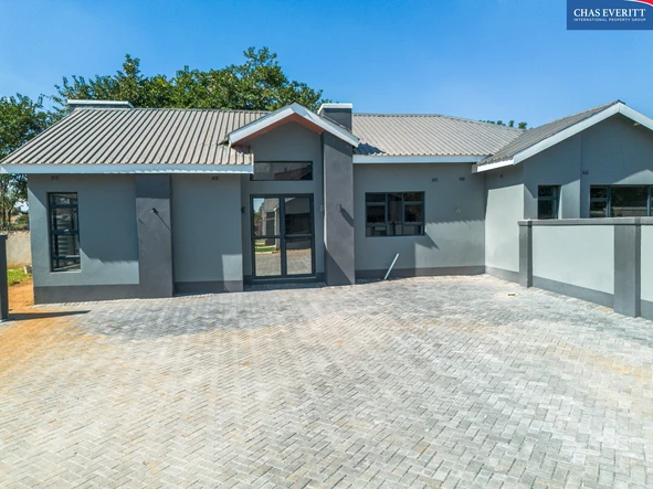 4 Bedroom Flat & Apartment