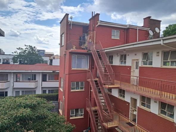 2 Bedroom Flat & Apartment