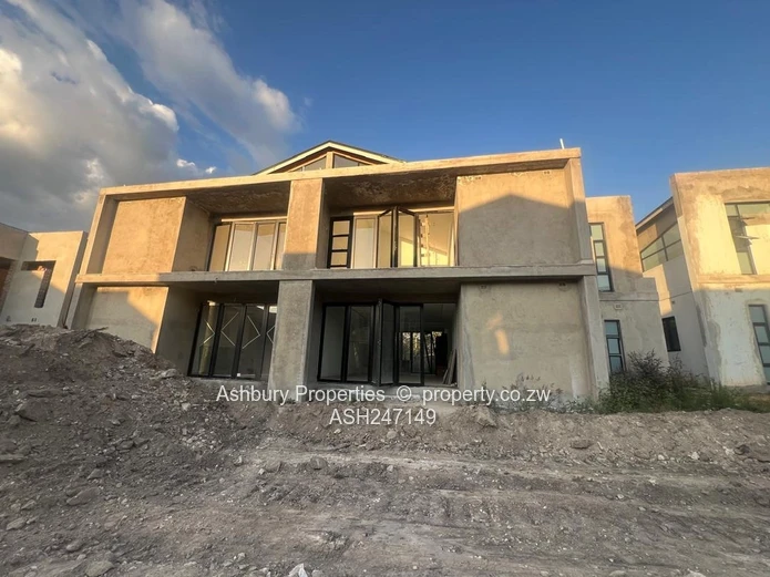 Bright 4-Bed Monavale Flat — Tiled, Fitted Kitchen, 24hr Security