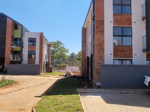 2 Bedroom Flat & Apartment