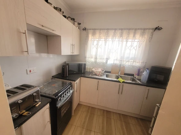 2 Bedroom Flat & Apartment
