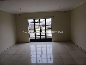 2 Bedroom Flat & Apartment