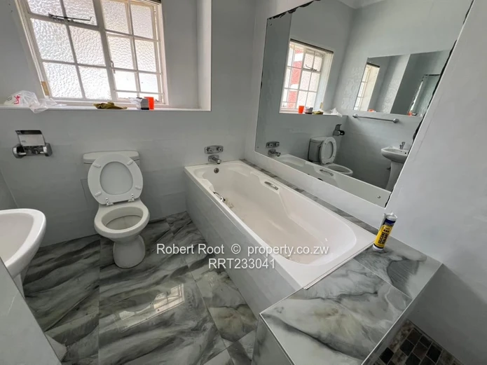 2 bed flat in Upper Avenues