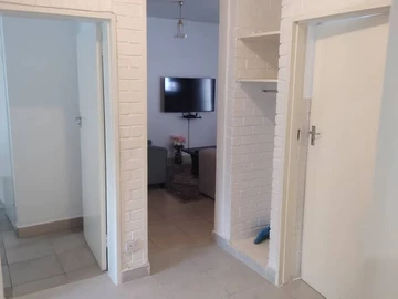 2 Bedroom Flat & Apartment