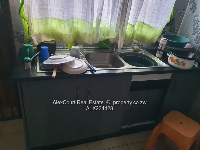 A property on 1000sqm stand !