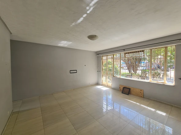 2 Bedroom Flat & Apartment