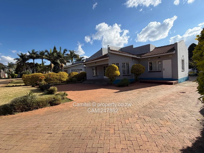 Marlborough 4-Bed Townhouse Complex — Solar, Walled
