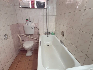 2 Bedroom Flat & Apartment