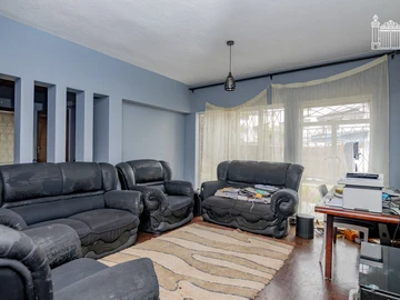 2 Bedroom Flat & Apartment