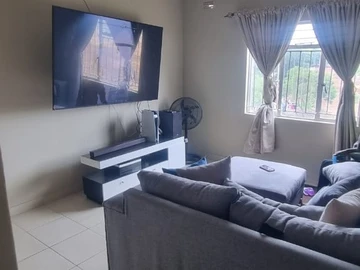 2 Bedroom Flat & Apartment