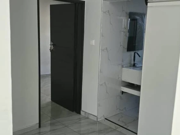3 Bedroom Flat & Apartment