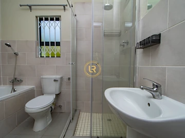 3 Bedroom Flat & Apartment