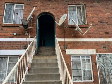 2 Bedroom Flat & Apartment