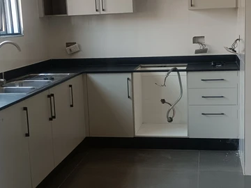 3 Bedroom Flat & Apartment