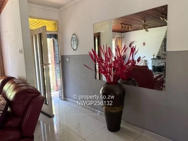 Spacious 3-Bed Home in Ilanda on 1679m² with Borehole & Solar
