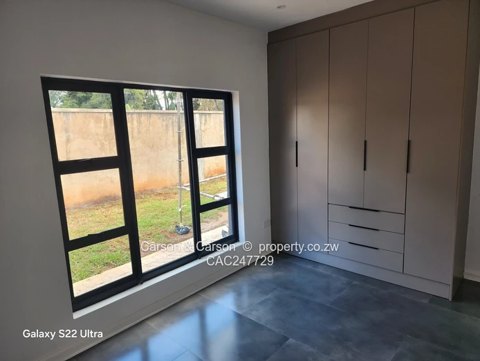 Modern 3-Bed, 2-Bath Garden Flat with Borehole – Borrowdale