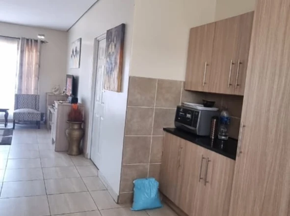 3 Bedroom Flat & Apartment
