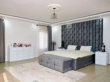 6 Bedroom House